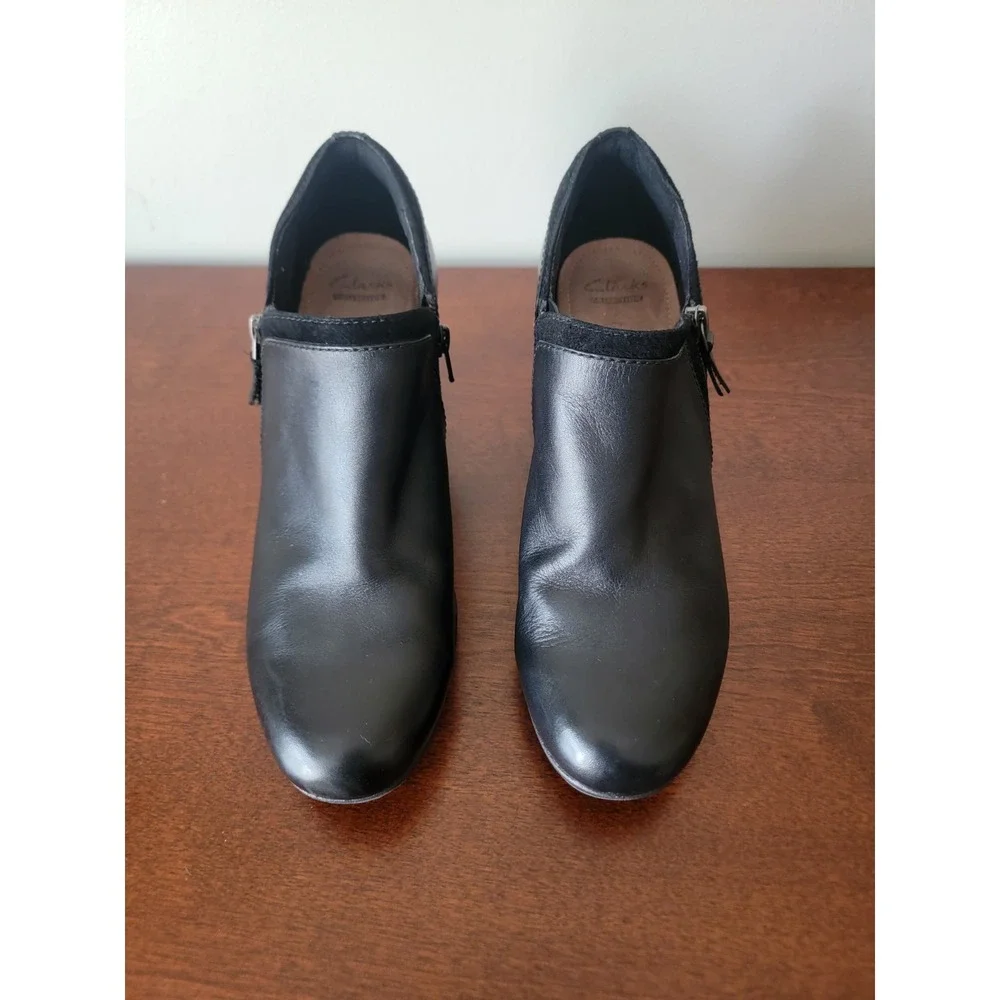 Clarks Women's 11M Black Leather Ankle Bootie Side Zip Round Toe Block Heel GUC